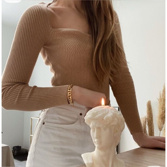 Ash Mystery - Pale Brown ribbed Knit Top with hoodie - Picture 2 of 4